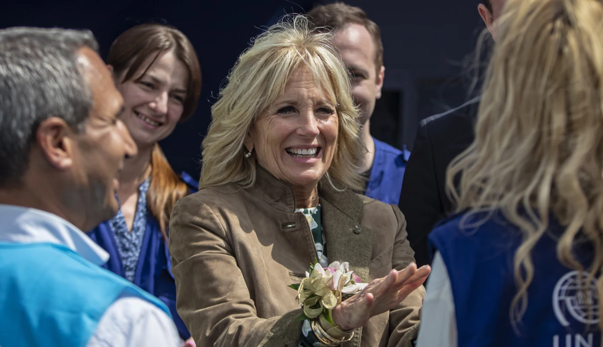 ​Amerykańska pierwsza dama Jill Biden odwiedziła ukraiński Użhorod, przy granicy ze Słowacją. Spotkała się tam z uchodźcami oraz pierwszą damą Ukrainy Ołeną Zełenską.