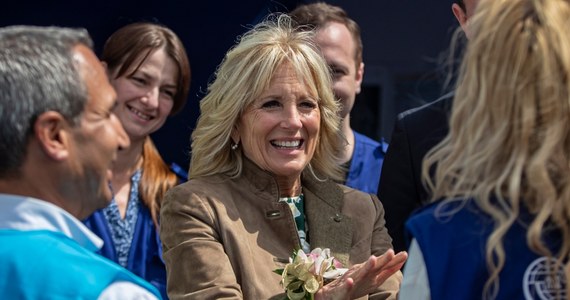 ​Amerykańska pierwsza dama Jill Biden odwiedziła ukraiński Użhorod, przy granicy ze Słowacją. Spotkała się tam z uchodźcami oraz pierwszą damą Ukrainy Ołeną Zełenską.