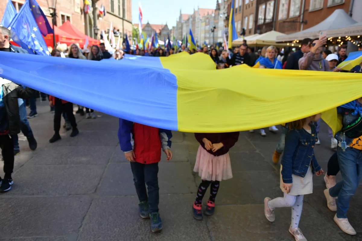 Odśpiewali hymny Polski, Ukrainy i Unii Europejskiej, a następnie przeszli ulicami miasta w Marszu Pokoju dla Ukrainy. W wydarzeniu organizowanym w niedzielę w Gdańsku wzięło udział ok. 200 osób.