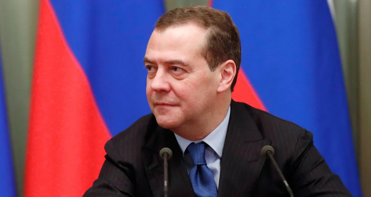 ​Widmo komunizmu w końcu ponownie wkroczyło do Europy - napisał na Telegramie wiceprzewodniczący rosyjskiej Rady Bezpieczeństwa i były prezydent Dmitrij Miedwiediew. Krytykuje on informacje o możliwości wdrożenia w Unii Europejskiej przepisów dotyczących bezpieczeństwa energetycznego, które zakładałyby m.in. dzielenie się gazem.