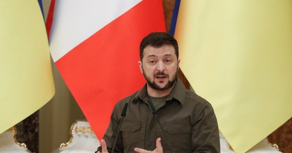 "Odblokowanie Mariupola drogą wojskową jest dzisiaj niemożliwe" – powiedział prezydent Ukrainy Wołodymyr Zełenski, cytowany przez agencję Ukrinform. "Takie są wnioski dowództwa naszej armii" – podkreślił.