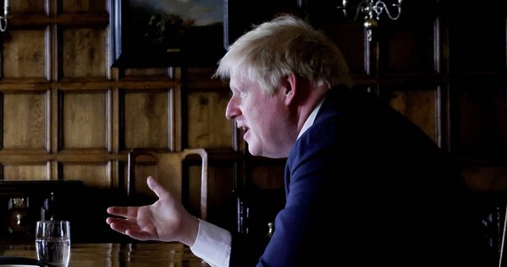 Brytyjski premier Boris Johnson powiedział pozostałym przywódcom krajów G7, że nie wystarczy przekazywać Ukrainie i sprzęt wojskowy, dzięki któremu może zatrzymywać rosyjską inwazję, lecz taki, by mogła odzyskać utracone tereny - przekazały w niedzielę jego biuro. 