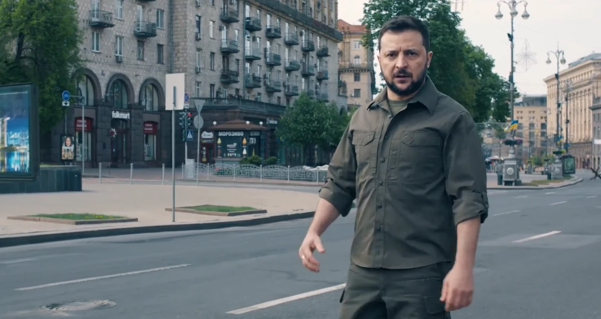 Prezydent Ukrainy Wołodymyr Zełenski opublikował wystąpienie z okazji Dnia Zwycięstwa nad Nazizmem. "Wkrótce na Ukrainie będą dwa Dni Zwycięstwa, a ktoś nie będzie miał nawet jednego" - oświadczył. Rosyjskiego przywódcę Władimira Putina nazwał szaleńcem, który "powtarza straszliwe zbrodnie reżimu Hitlera, naśladuje filozofię nazistów i kopiuje to, co robili oni". 