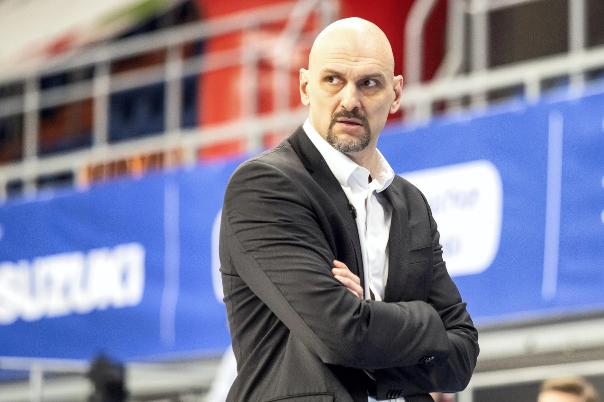 Żan Tabak został trenerem występujących w ekstraklasie koszykarzy Trefla. Niespełna 52-letni chorwacki szkoleniowiec, który prowadził sopocką drużynę na początku sezonu 2012/2013, podpisał kontrakt do 2025 roku.

