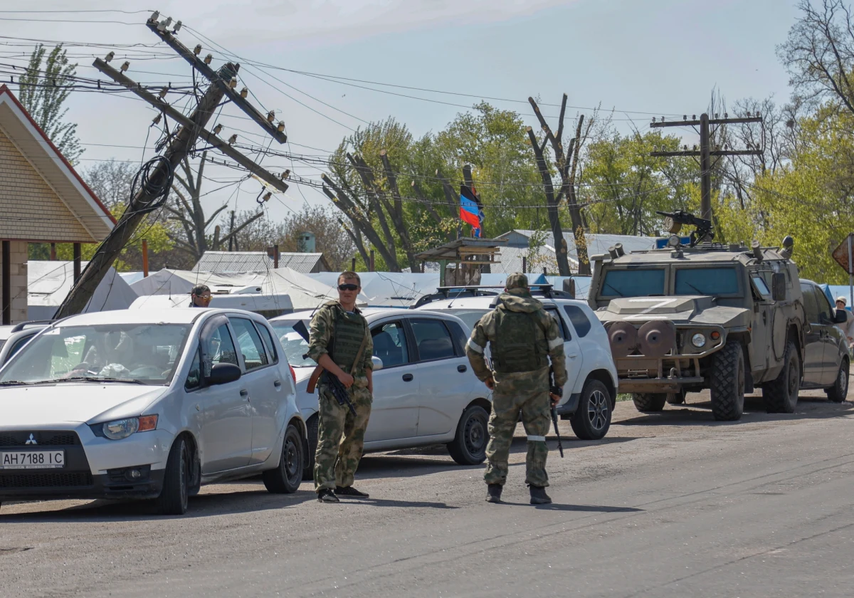Rosjanie zorganizowali swoje obchody Dnia Zwycięstwa na tymczasowo okupowanych terytoriach Ukrainy. Część osób zmuszono, by uczestniczyły w tych uroczystościach. Rosyjskie media nagrywały podczas obchodów propagandowe materiały. 