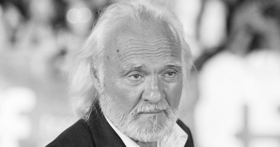 Zrzeszający twórców filmowych i telewizyjnych kanadyjski związek ACTRA poinformował, że 5 maja w wieku 80 lat zmarł aktor charakterystyczny Kenneth Welsh. W swojej karierze wystąpił w ponad dwustu produkcjach. Jedną z najbardziej pamiętnych ról stworzył w drugim sezonie serialu "Miasteczko Twin Peaks", gdzie wcielił się w postać nikczemnego agenta FBI Windoma Earla.