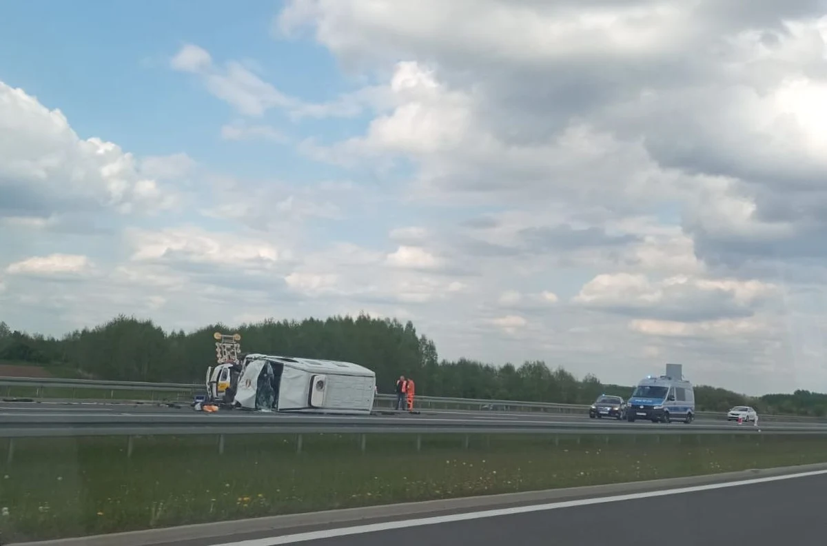 Jedna osoba została ranna w wypadku, do którego doszło na A4 na wysokości miejscowości Terliczka w powiecie rzeszowskim. Autostrada w kierunku Krakowa przez pewien czas była zablokowana. Policjanci kierowali na objazdy