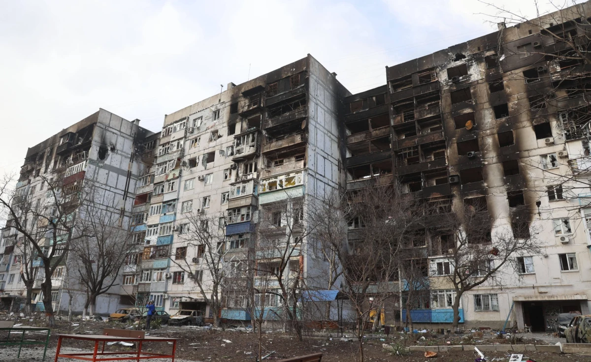 ​Szef separatystycznej Donieckiej Republiki Ludowej Denys Puszylin powiedział, że Mariupol ma zostać kurortem wypoczynkowym. Według ukraińskich szacunków, bombardowane od początku rosyjskiej inwazji miasto jest niemal w całości zniszczone, a pod gruzami leżą tysiące zwłok.