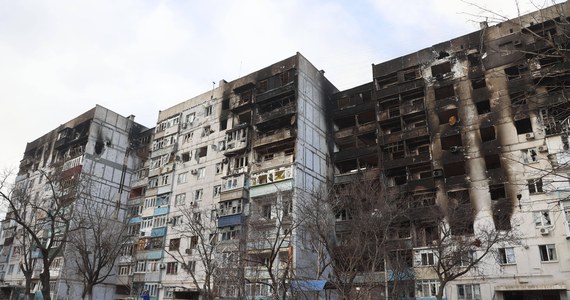 ​Szef separatystycznej Donieckiej Republiki Ludowej Denys Puszylin powiedział, że Mariupol ma zostać kurortem wypoczynkowym. Według ukraińskich szacunków, bombardowane od początku rosyjskiej inwazji miasto jest niemal w całości zniszczone, a pod gruzami leżą tysiące zwłok.