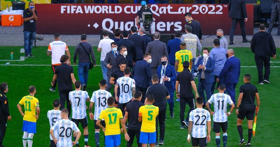 Mimo że eliminacje w Ameryce Południowej już się zakończyły, a Brazylia i Argentyna awansowały na mundial, komisja odwoławcza FIFA zdecydowała, że przerwany w początkowych minutach mecz eliminacyjny tych reprezentacji musi zostać powtórzony. Argentyna będzie grupowym rywalem Polski na mundialu w Katarze.
