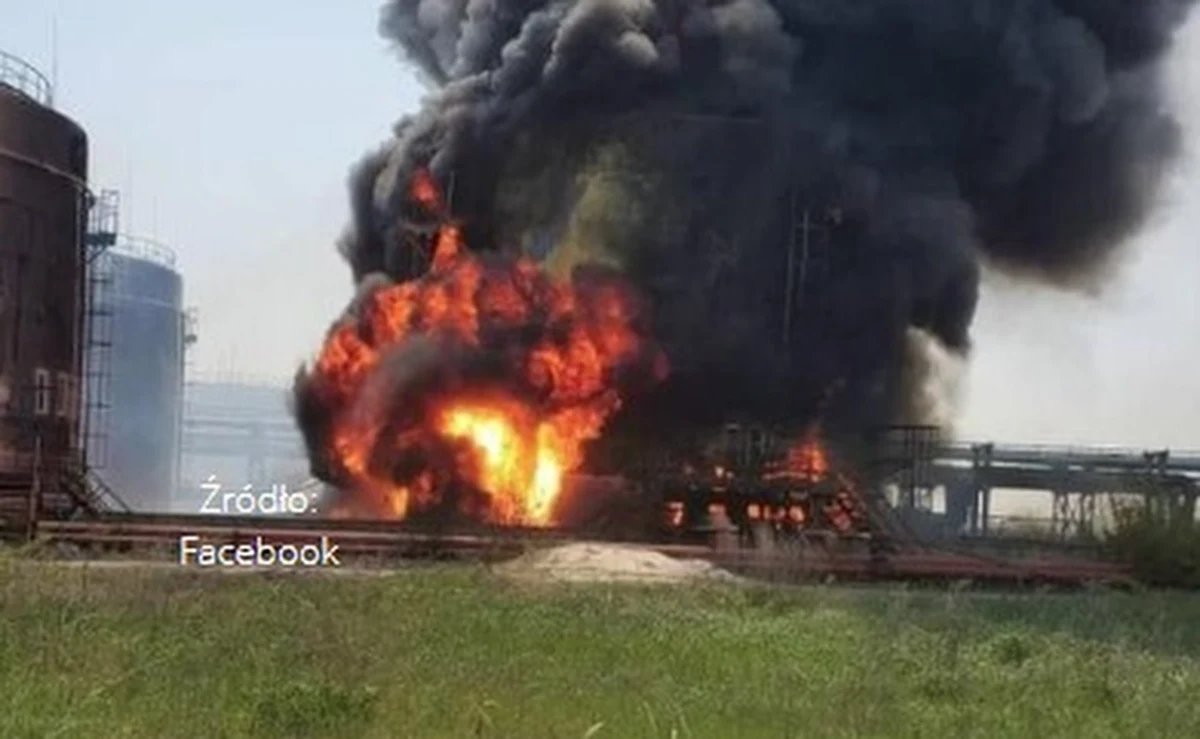 Rosjanie ostrzelali drugą największą rafinerię na Ukrainie, położoną w Lisiczańsku w obwodzie ługańskim na wschodzie kraju -  ukraińska rzeczniczka praw człowieka Ludmyła Denisowa. Pożar rozprzestrzenił się na powierzchni ponad pół hektara. Jest groźba wybuchu. 