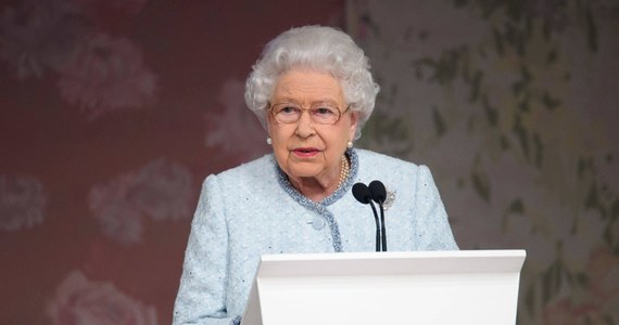 Królowa Elżbieta II nie weźmie udziału w otwarciu nowej sesji brytyjskiego parlamentu, a mowę tronową w jej imieniu odczyta następca tronu, książę Karol - poinformował Pałac Buckingham.