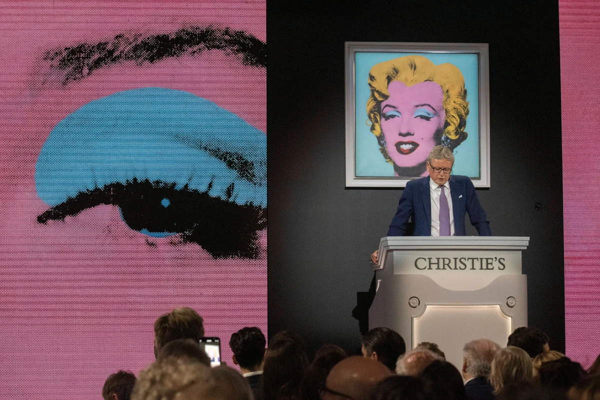 ​Słynny portret Marilyn Monroe autorstwa amerykańskiego mistrza pop-artu Andy'ego Warhola został sprzedany za 195 milionów dolarów w poniedziałek wieczorem w siedzibie Christie's w Nowym Jorku, stając się najdroższym dziełem sztuki XX wieku, jakie kiedykolwiek sprzedano na publicznej aukcji.