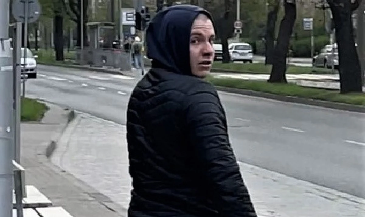 Policjanci z wrocławskiego osiedla Krzyki szukają sprawcy rozboju. Doszło do niego w kwietniu na jednej ze stacji benzynowych. Policja opublikowała wizerunek mężczyzny, który może mieć związek ze zdarzeniem. Funkcjonariuszę proszą o kontakt osoby, które mogą mieć informacje na jego temat.