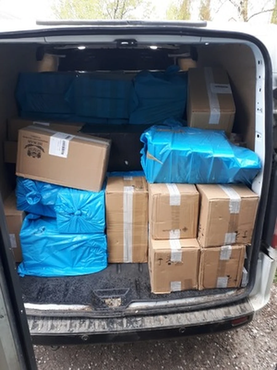 1,7 mln sztuk papierosów, ponad 82 litry spirytusu oraz 65 kg krajanki tytoniowej  bez znaków skarbowych akcyzy przejęli funkcjonariusze Straży Granicznej z Jeleniej Góry. Towar wart jest ponad 1,3 mln zł. W sprawie zatrzymano także trzech Polaków.