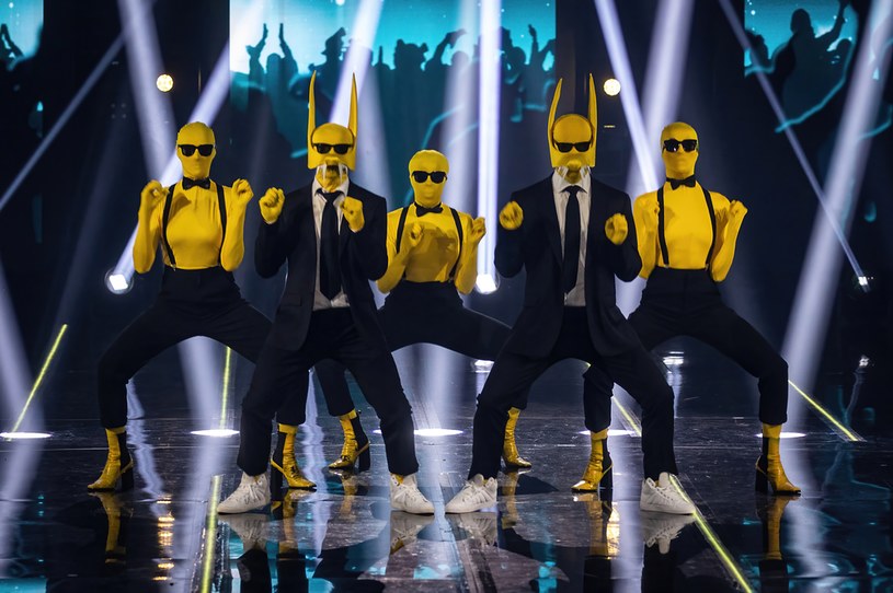Śpiewają o wilku i bananach, są ubrani w żółte kostiumy, które na myśl przywodzą program "Mask Singer". Ukrywają swoją tożsamość, a dzięki swojej chwytliwej piosence, mogą sporo namieszać w gronie faworytów na Eurowizji. Poznajcie Subwoolfer! 
