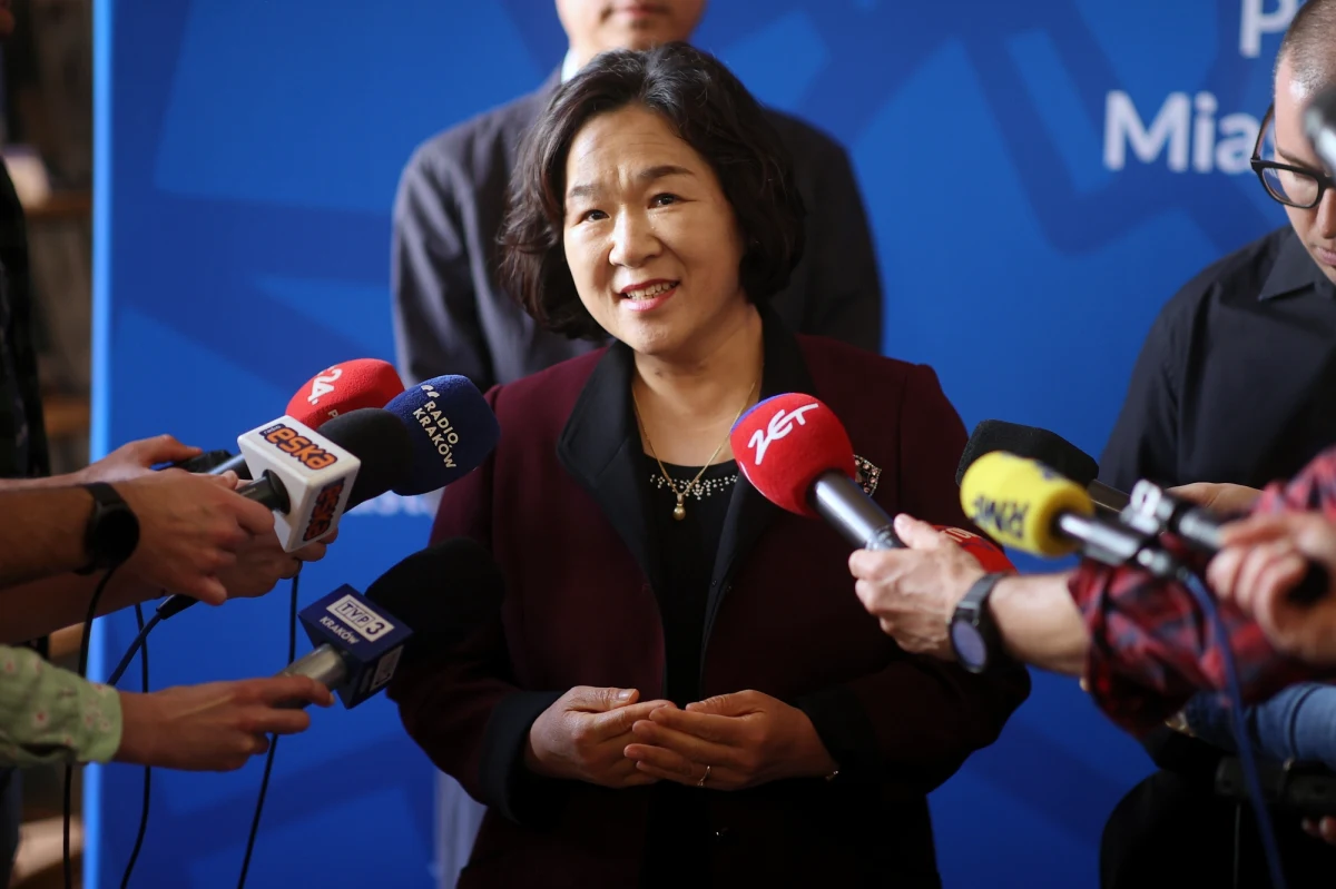 Pomoc z drugiego końca świata dotarła do Krakowa. Przedstawiciele Uniwersytetu Keimyung z Daegu oraz szpitala Uniwersyteckiego Keimyung University Dongsan Medical Center w Korei Południowej przekazali 100 tysięcy dolarów Krakowowi na budowę ośrodka dla ukraińskich sierot wojennych.

