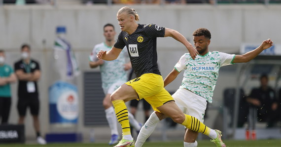 Norweski snajper Erling Haaland przechodzi z Borussii Dortmund do Manchesteru City. Klub z Manchesteru potwierdził w oficjalnym komunikacie porozumienie zawarte z Borussią.