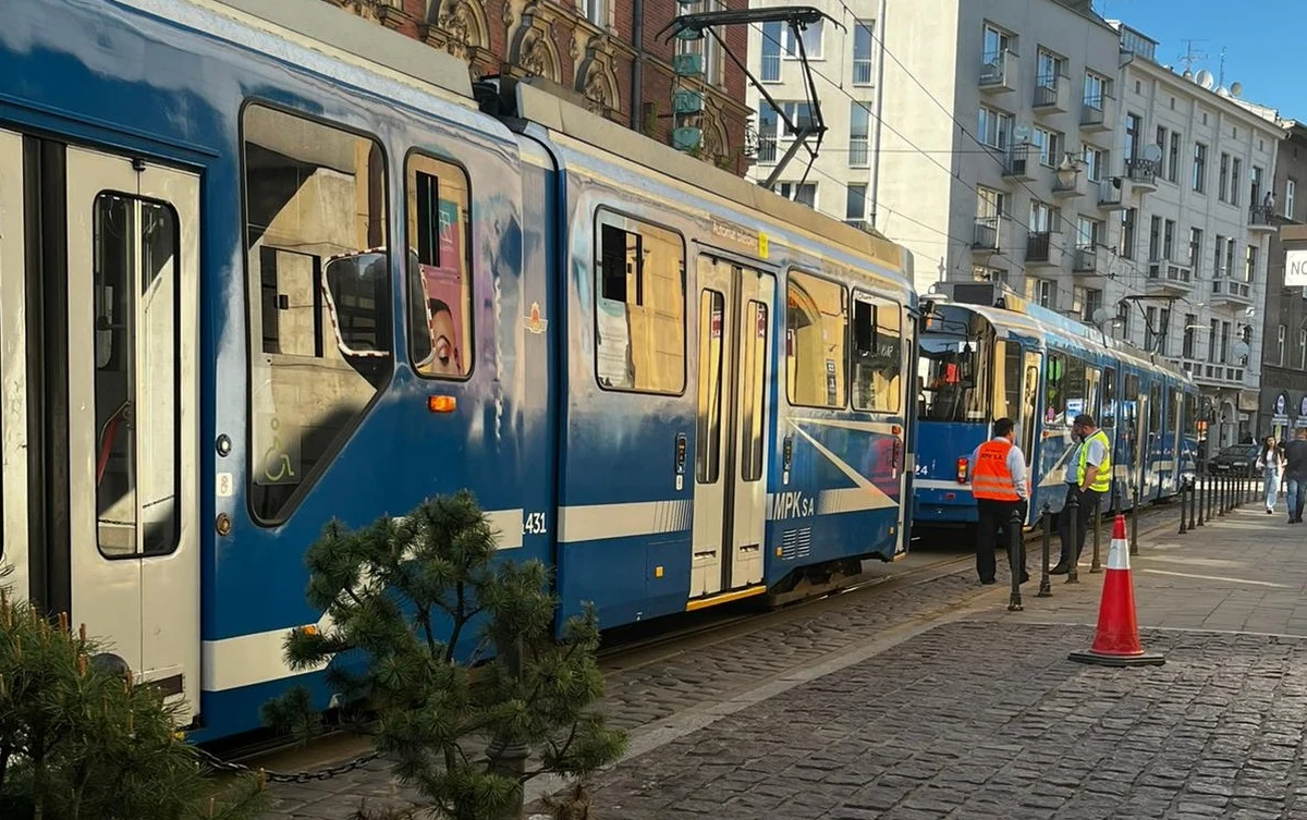 Sezon na wybrzuszone szyny można uznać za otwarty. We wtorek utrudnienia w kursowaniu tramwajów w stronę Salwatora pojawiły się aż dwukrotnie. 