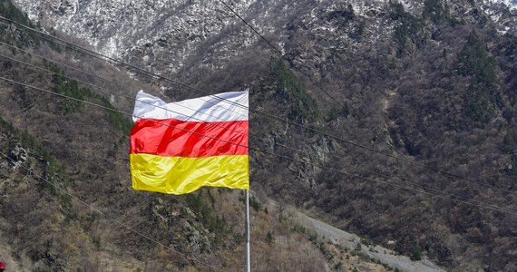 ​W nieuznawanej Republice Osetii Południowej leżącej w Gruzji odbyła się druga tura wyborów prezydenckich, które wygrał kandydat opozycji Alan Gaglojew. Pokonał on faworyta Kremla i zwolennika przyłączenia regionu do Rosji Anatolija Bibiłowa.