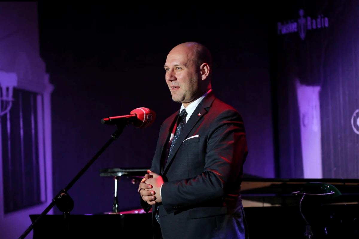 Przekonywanie Węgier do konieczności nałożenia na Rosję jak najdalej idących sankcji było celem wizyty w Budapeszcie wiceministra spraw zagranicznych Szymona Szynkowskiego vel Sęka. Spotkał się m.in. z wiceministrem spraw zagranicznych Levente Magyarem.