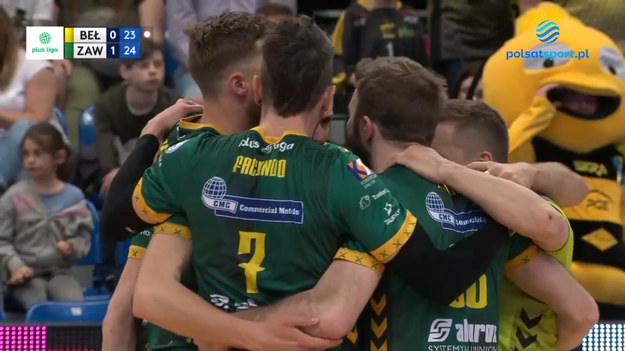 PGE Skra Bełchatów - Aluron CMC Warta Zawiercie 0:3 (22:25, 23:25, 21:25).

W batalii o 3. miejsce w rozgrywkach PlusLigi Skra przegrywa w pojedynkach 1:2. Drużyny grają do trzech zwycięstw. Kolejne starcie odbędzie się 13 maja w piątek. Transmisja na kanale Polsat Sport News.