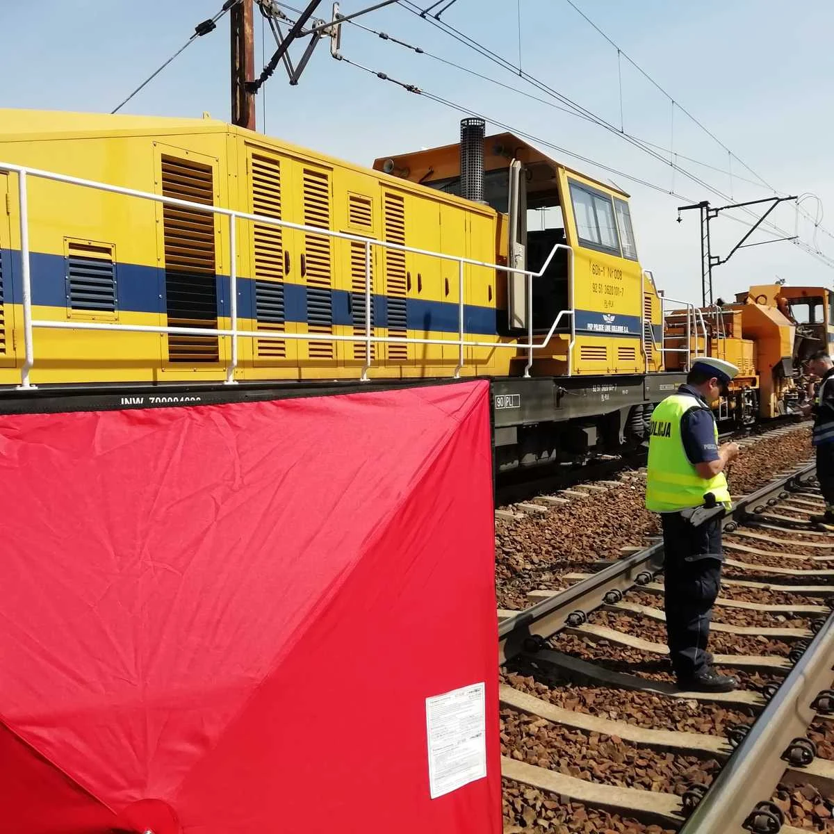 Zginęła 50-letnia kobieta, któa samochodem wjechała pod pociąg na przejeździe kolejowym w Łańcucie na Podkarpaciu. Do zdarzenia doszło przy ulicy Polnej.