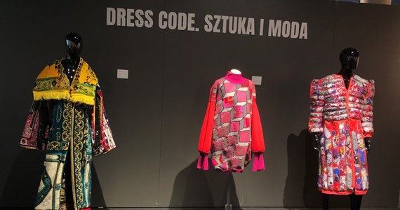 ​16 maja w Warszawie, po raz pierwszy w historii polskiego rynku sztuki, odbędzie się aukcja "Dress code. Sztuka i moda" poświęcona związkom sztuki i mody. Zanim unikatowe prace trafią pod młotek, można je zobaczyć na bezpłatnej wystawie w Desa Unicum w Warszawie.