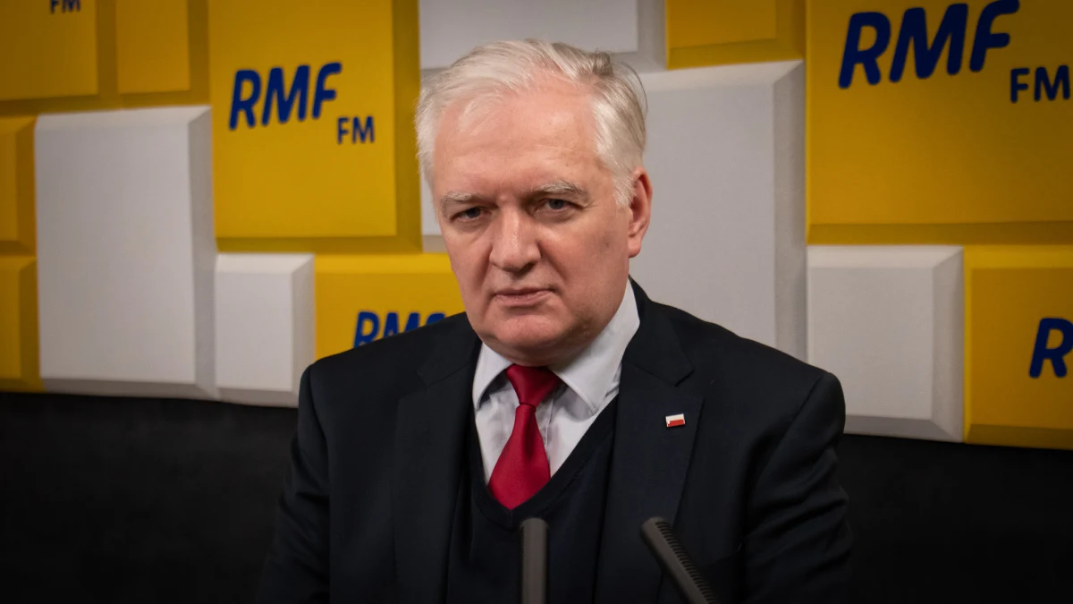 "Sądzę, że Adam Glapiński będzie prezesem NBP, ale na pewno nie głosami Porozumienia" - mówił w Popołudniowej rozmowie w RMF FM Jarosław Gowin. "Nie mamy wątpliwości, że nie sprawdził się latem ubiegłego roku, gdy trzeba było rozpocząć powolne, ostrożne podnoszenie stóp" - tłumaczył prezes Porozumienia. "Źle się stało, że pan prezes wysunął tę kandydaturę i że PiS ją forsuje" - dodał były wicepremier.