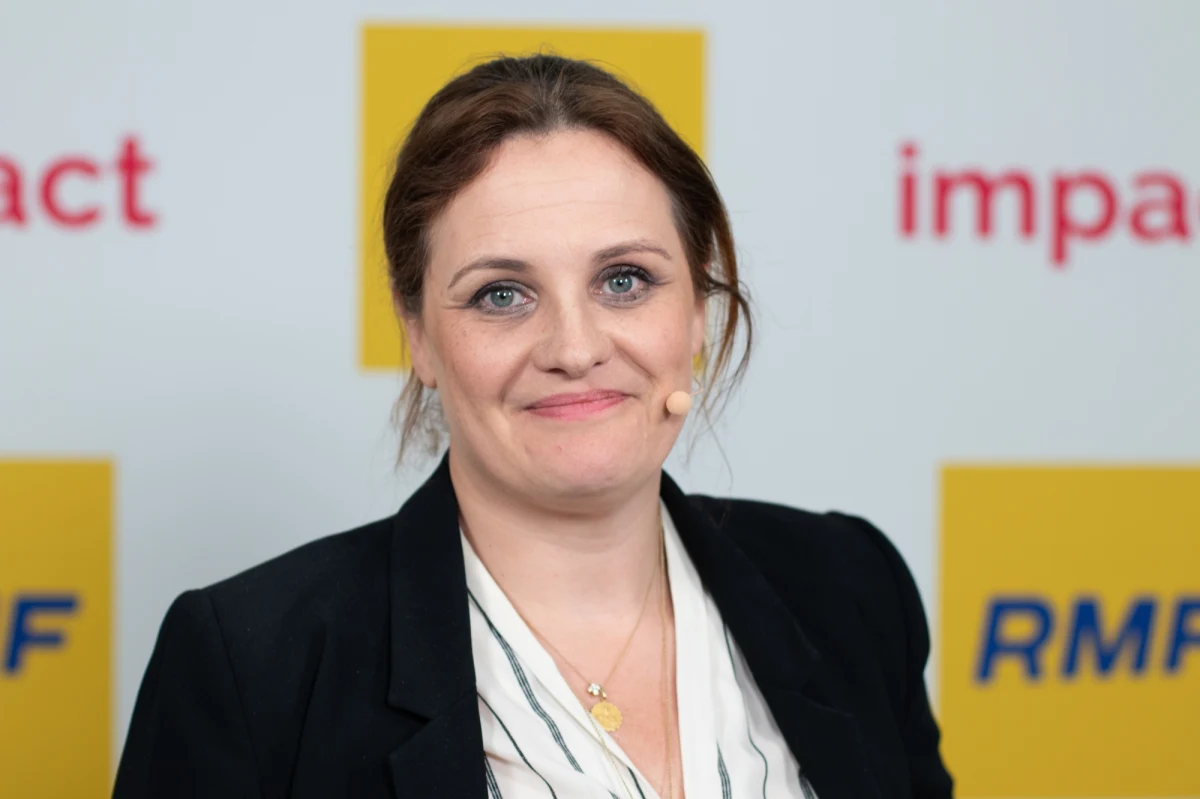 Europa może mocno ucierpieć z powodu sankcji wojny gospodarczej z Rosją. Zbyt szybkie odcinanie się od rosyjskiego gazu i ropy może nas zaboleć - tak przekonuje w RMF FM Izabella Kamińska z portalu Blind Spot. Wcześniej przez kilkanaście lat pracowała jako dziennikarka "Financial Times". Jej zdaniem trzeba mocno przemyśleć tempo nakładania sankcji. To nie jest najpopularniejszy pogląd w Polsce - gdzie domagamy się szybkich działań. Jakie to wszystko może mieć konsekwencje? Zapraszamy do wysłuchania rozmowy po angielsku.