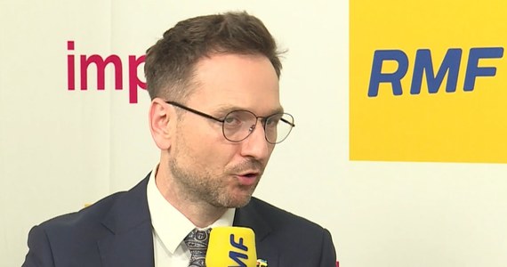 Na razie nie będzie rozszerzania zapowiedzianych przez rząd wakacji kredytowych na inne kredyty: samochodowe albo zdrowotne. Tak zapowiada w studiu RMF FM podczas Impact'22 minister rozwoju i technologii Waldemar Buda. Dodaje, że wakacje kredytowe będzie można zastosować tylko w przypadku jednego kredytu na mieszkanie. Jeśli ktoś ma ich więcej, to pomocy na kolejne nie dostanie.