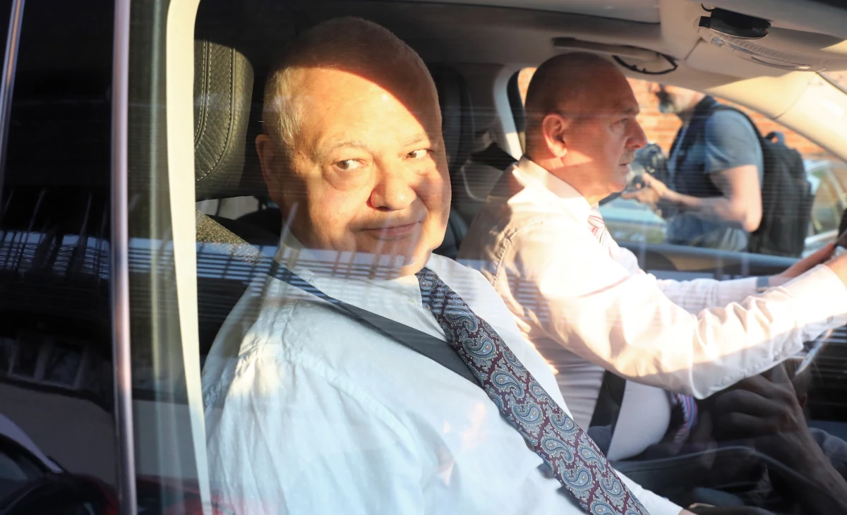 ​Na posiedzeniu klubu PiS prezes NBP Adam Glapiński mówił, jak wygląda sytuacja gospodarcza w kraju. Był gotów odpowiadać na pytania, ale tych pytań nie było wiele - mówił szef klubu PiS Ryszard Terlecki po zakończonym wieczornym posiedzeniu Zjednoczonej Prawicy na Nowogrodzkiej. Rzeczniczka PiS Anita Czerwińska powiedziała z kolei, że jest przekonana, że uda się powołać Glapińskiego na drugą kadencję w Narodowym Banku Polskim. 