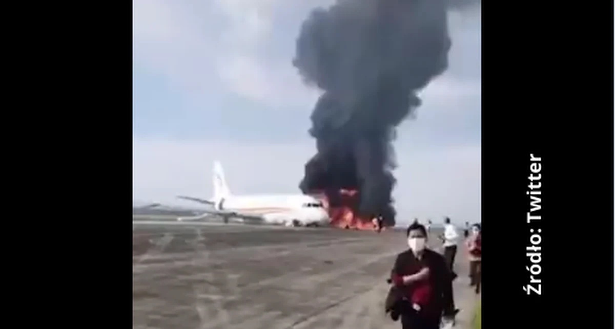 Samolot pasażerski ze 122 osobami na pokładzie  chińskich linii Tibet Airlines zjechał z pasa startowego i zapalił się - poinformowały władze.  40 osób zostało rannych, nie było ofiar śmiertelnych.
