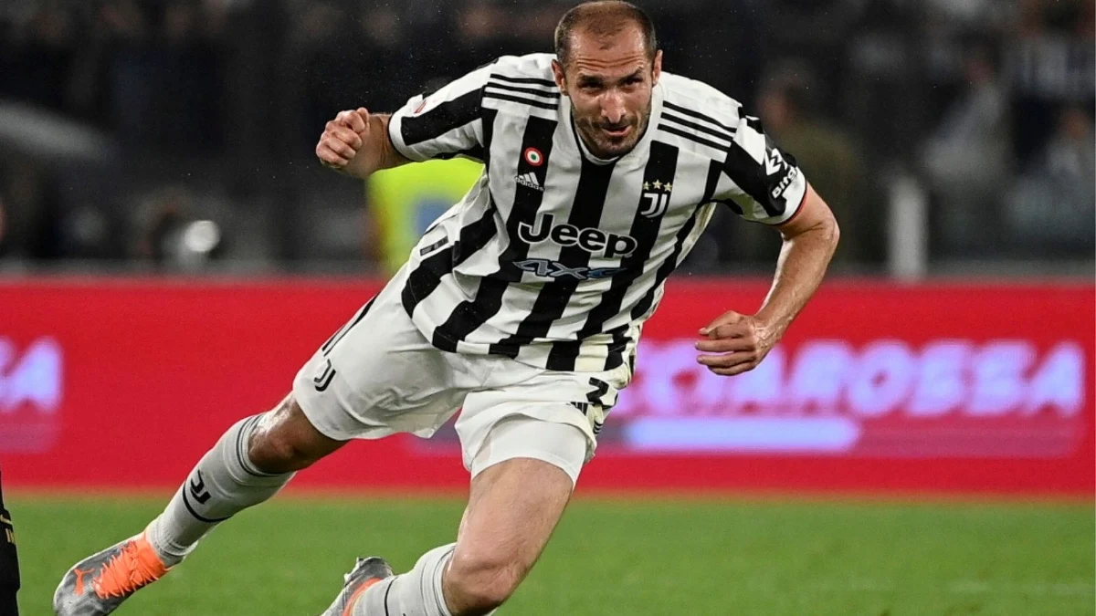 Włoski piłkarz Giorgio Chiellini potwierdził, że po 17 latach odchodzi z Juventusu Turyn. Wczoraj jego drużyna przegrała z Interem Mediolan w finale Pucharu Włoch.