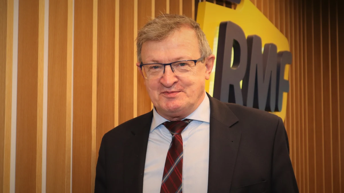 Tadeusz Cymański w Porannej rozmowie w RMF FM zapowiedział, że Solidarna Polska poprze kandydaturę Adama Glapińskiego na prezesa NBP. „To jest bardzo ważne, żeby prezes Narodowego Banku Polskiego był człowiekiem wiarygodnym, sprawdzonym i miał dobre relacje z prezydentem, premierem i różnymi siłami politycznymi. (...) Znam Adama Glapińskiego jeszcze od czasów AWS-u 25 lat i jest on bardzo dobry” – stwierdził.  „To, że się bardzo pomylił, to nie przekreśla go jako prezesa, jako człowieka, który ma kompetencje wbrew opozycji. Można się z nim nie zgadzać, ale zarzuty, że jest to facet niekompetentny, to jest kpina” – dodał gość Roberta Mazurka.