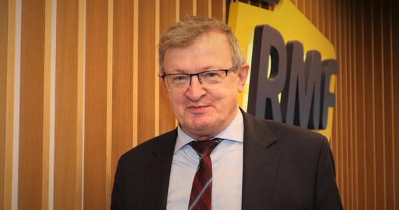 Tadeusz Cymański w Porannej rozmowie w RMF FM zapowiedział, że Solidarna Polska poprze kandydaturę Adama Glapińskiego na prezesa NBP. „To jest bardzo ważne, żeby prezes Narodowego Banku Polskiego był człowiekiem wiarygodnym, sprawdzonym i miał dobre relacje z prezydentem, premierem i różnymi siłami politycznymi. (...) Znam Adama Glapińskiego jeszcze od czasów AWS-u 25 lat i jest on bardzo dobry” – stwierdził.  „To, że się bardzo pomylił, to nie przekreśla go jako prezesa, jako człowieka, który ma kompetencje wbrew opozycji. Można się z nim nie zgadzać, ale zarzuty, że jest to facet niekompetentny, to jest kpina” – dodał gość Roberta Mazurka.