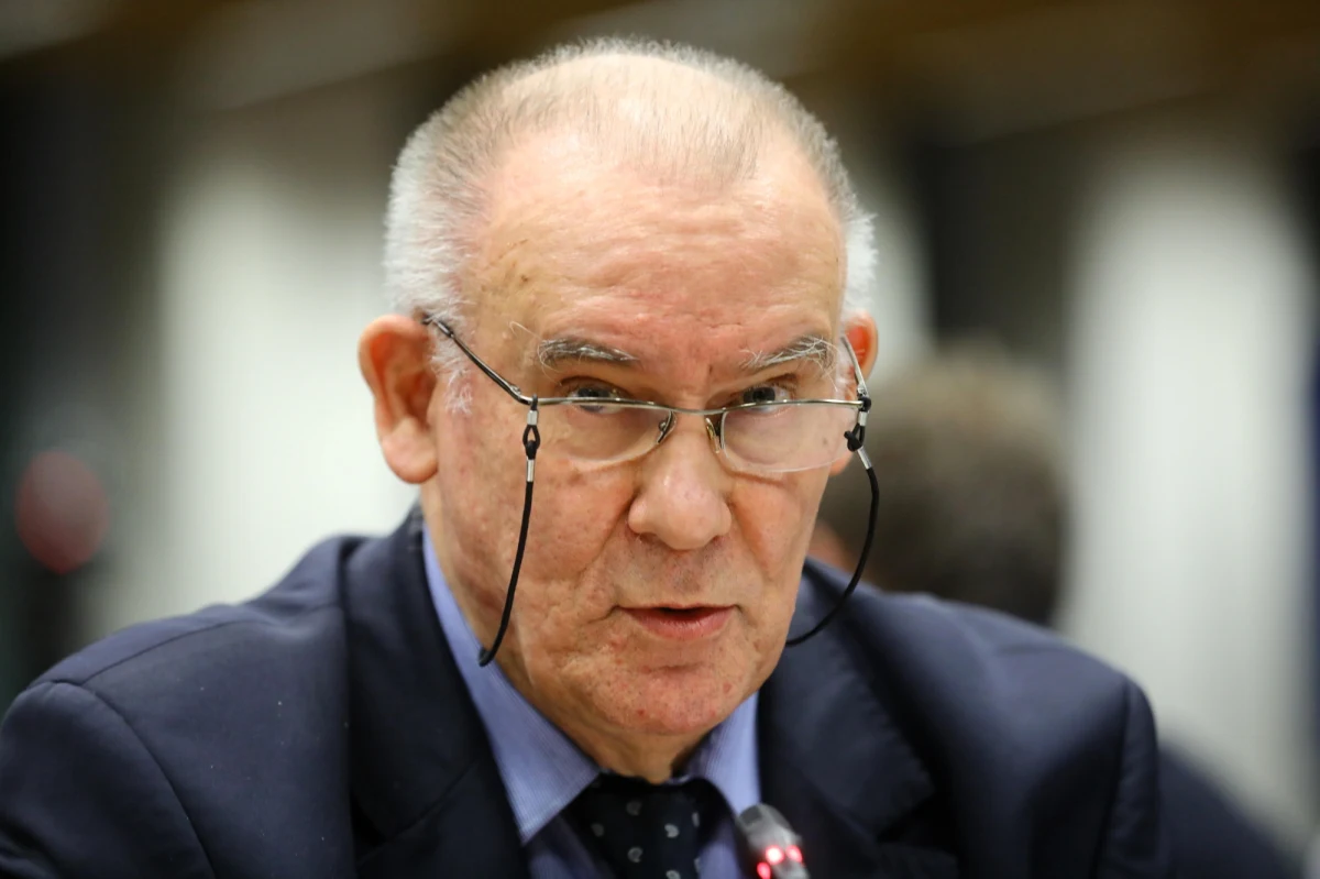 Prokuratura umorzyła śledztwo w sprawie podejrzenia nacisków, które na kontrolerów miał wywierać wiceprezes NIK Tadeusz Dziuba - dowiedział się reporter RMF FM. Chodzi o postępowanie, które prokuraturze nakazał prowadzić sąd, bo wcześniej odmówiła wszczęcia śledztwa. 