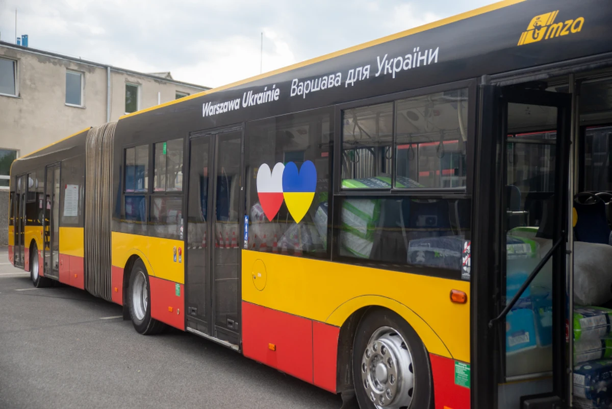 Są już w drodze. Pięć autobusów MZA wyruszyło nad ranem do ukraińskiego Mikołajowa. To dar Warszawy dla naszych wschodnich sąsiadów - informuje reporter RMF MAXXX Przemysław Mzyk. 