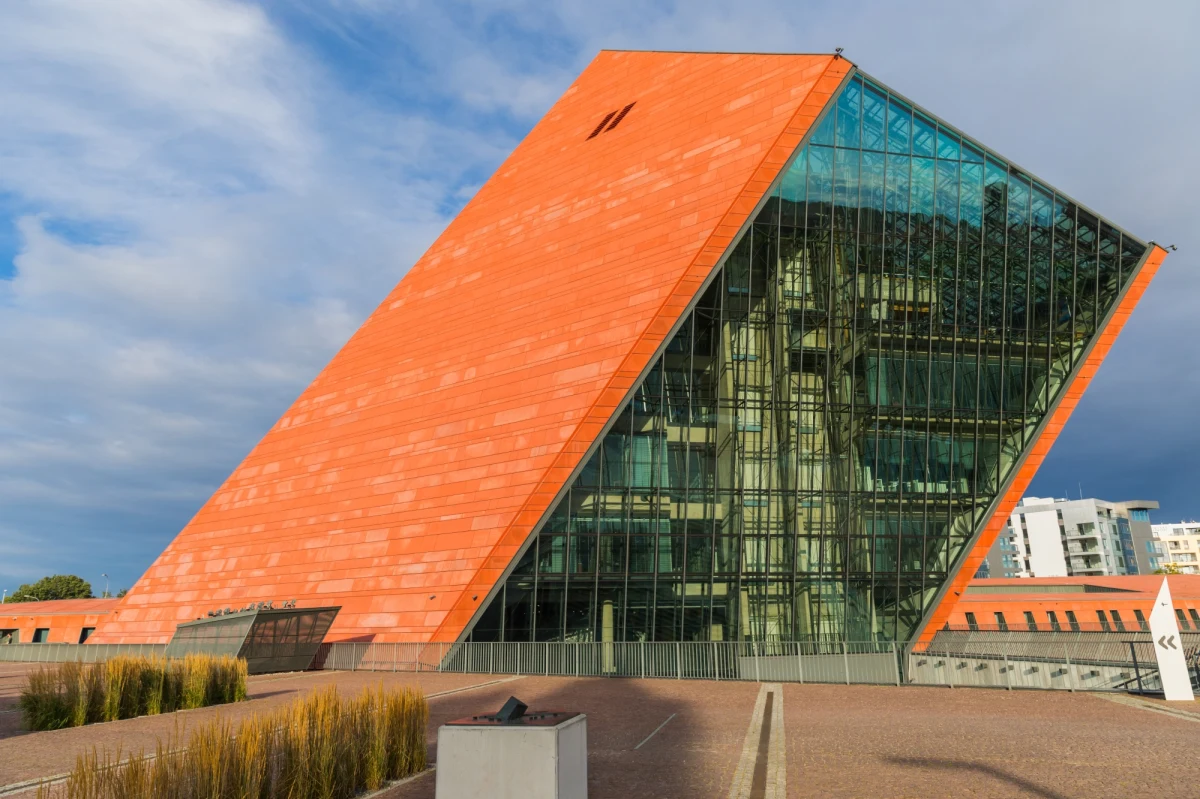 Kilkadziesiąt instytucji w Trójmieście i Pomorskiem otwiera swoje drzwi dla zwiedzających w Noc Muzeów.  Kilka z nich bierze udział w akcji po raz pierwszy lub po dłuższej przerwie. Nie tylko one jednak zasługują na szczególną uwagę.