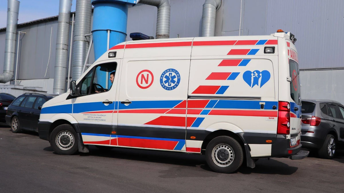 Stołeczne MPO naprawiło karetkę dla noworodków z Ukrainy. Jak informuje reporter RMF MAXXX Przemek Mzyk - pojazd wymagał gruntownego remontu. Z prośbą o pomoc do Miejskiego Przedsiębiorstwa Oczyszczania w Warszawie zgłosiła się Fundacja Wsparcia Ratownictwa RK.