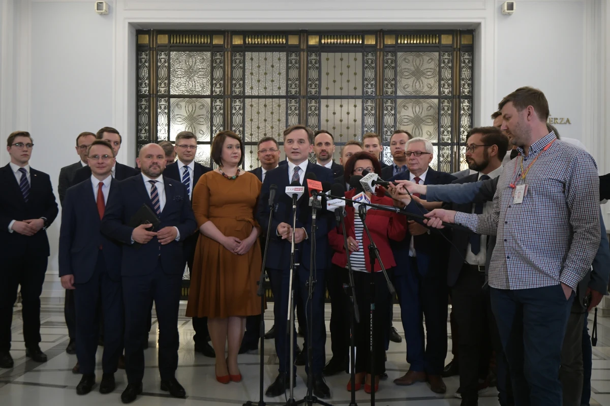 Posłanka Anna Maria Siarkowska ogłosiła na konferencji prasowej, że dołącza do Solidarnej Polski. Będzie 20. parlamentarzystą ugrupowania Zbigniewa Ziobry. 