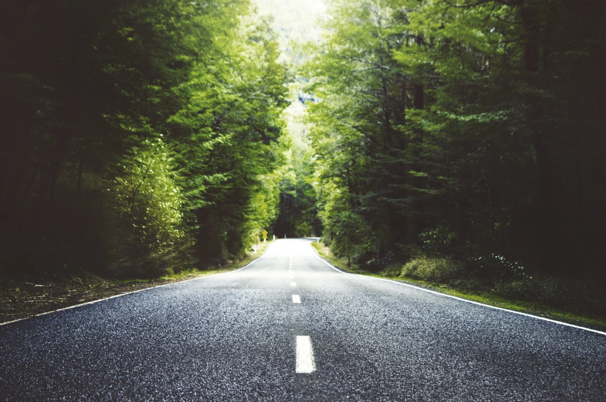 Policjanci ze Zduńskiej Woli pomogli 64-latce, która pieszo wracała ze szpitala w Sieradzu do domu w powiecie łaskim. Kobieta nie miała przy sobie dokumentów ani pieniędzy na transport.

