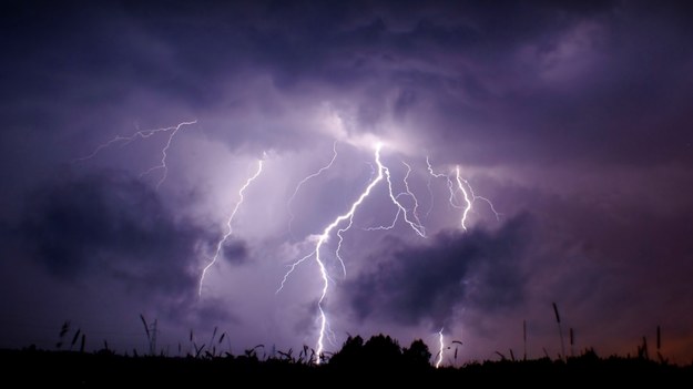 Alerty IMGW: Burze z gradem w sześciu województwach