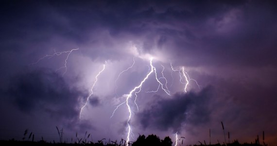 Instytut Meteorologii i Gospodarki Wodnej wydał ostrzeżenia przed burzami z gradem dla sześciu województw. Zjawiska mogą być gwałtowne – poinformował IMGW. 