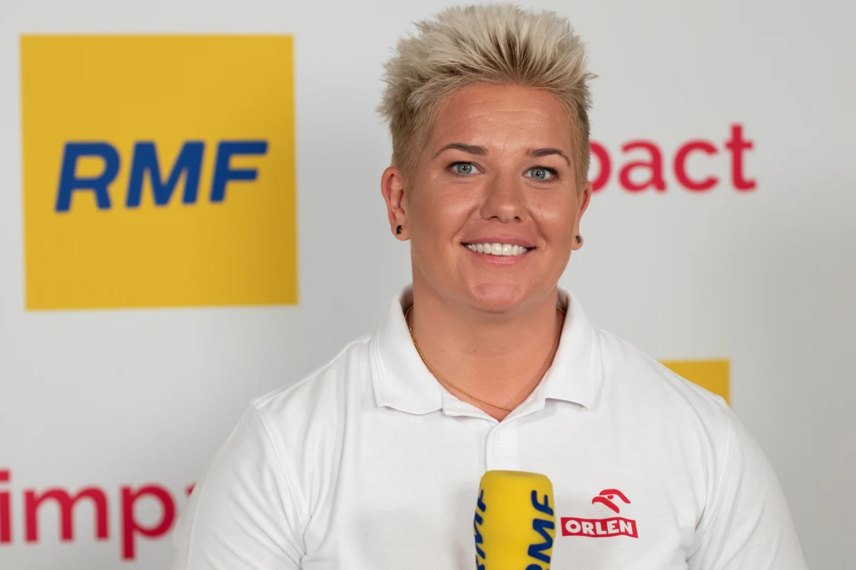 "Do dzisiaj wiele osób wysyła mi zdjęcia i filmiki z Nairobi. Dawno takiego zainteresowania mną, poza Polską, nie było" - przyznaje w studiu RMF FM na kongresie Impact'22 Anita Włodarczyk. Polska młociarka wróciła kilka dni temu z mityngu w stolicy Kenii, gdzie w doskonałym stylu otworzyła sezon. W Nairobi wygrała po rzucie młotem na odległość 78,06 m. To, jak do tej pory, najlepszy wynik na afrykańskiej ziemi. Motywacja w sporcie, dalsze plany, ale też zdjęcia z szamanami i wyprawa na safari. O tym wszystkim z Anitą Włodarczyk w Poznaniu rozmawiał Michał Gardyas.