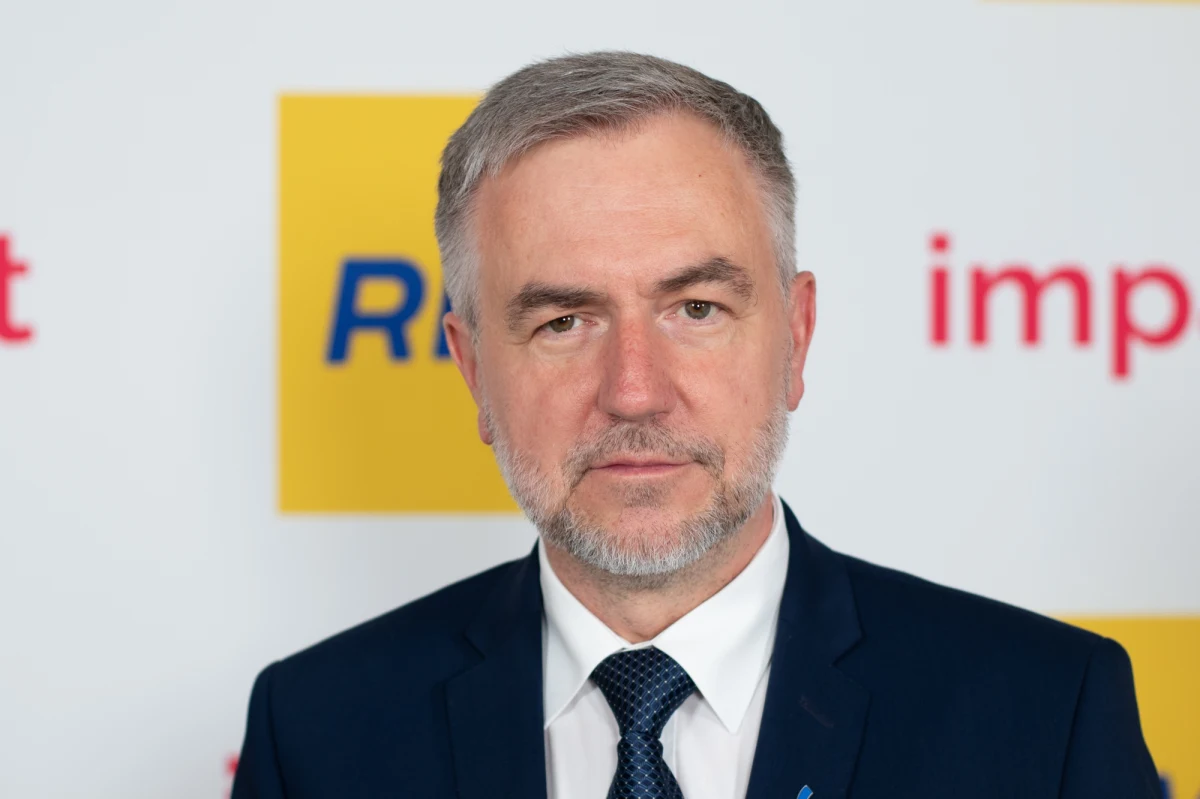 "Obaw jest ogromnie wiele. W przypadku każdej realizowanej obecnie inwestycji, umowy będą musiały być renegocjowane. Z powodu drożejących materiałów budowlanych wykonawcy sygnalizują, że nie będą w stanie dokończyć robót według wcześniej umówionych kwot" - mówi RMF FM Marek Woźniak, marszałek woj. wielkopolskiego. "W przeciwnym wypadku będą musieli zejść z budów. Są gotowi płacić kary umowne, ale nie dopłacać z własnej kieszeni" - dodaje. 