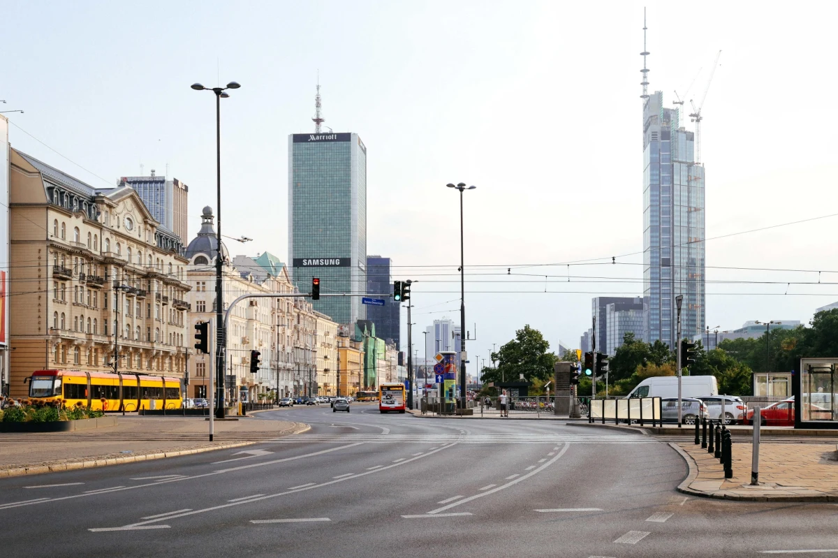 ​W piątek, 13 maja, oficjalnie zostanie otwarte przebudowane rondo Dmowskiego. Powstały tam m.in cztery przejścia naziemne wraz z sygnalizacją świetlną. Mają ułatwić ruch pieszych i rowerzystów. Kierowców mogą czekać utrudnienia.