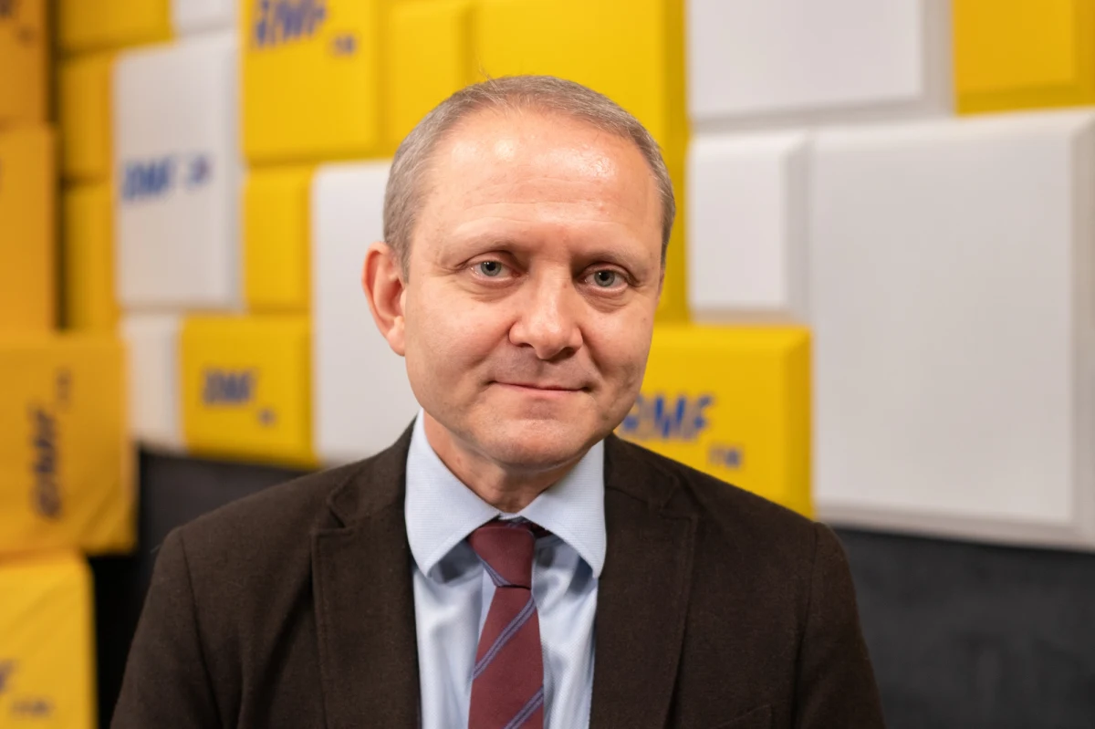 „To jest geopolityczne trzęsienie ziemi i na pewno będzie miało efekt odstraszający. To całkowicie zmienia sytuację w regionie Morza Bałtyckiego. Podziała to jak płachta na byka, dlatego że Rosja będzie musiała nasilać swoją retorykę, pokazać, że tego nie akceptuje. Można się spodziewać prowokacyjnych wypowiedzi i prowokacyjnych działań. W wymiarze militarnym i strategicznym to znacząco wzmacnia zdolność NATO do odstraszania Rosji” – powiedział w Rozmowie w południe w RMF FM Wojciech Lorenz, analityk z Polskiego Instytutu Spraw Międzynarodowych komentując plany wstąpienia Finlandii i Szwecji do NATO.