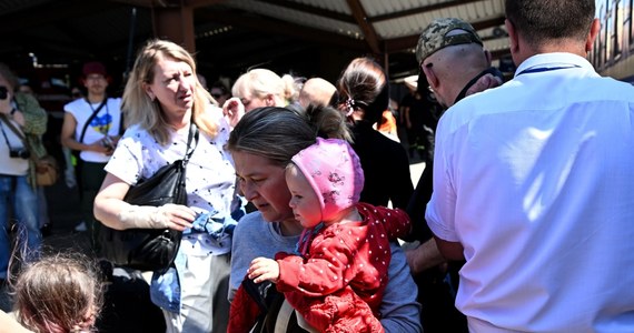 Uchodźcy z Ukrainy, którzy planują powrót do swojego kraju, powinni poinformować o tym Zakład Ubezpieczeń Społecznych. Dotyczy to szczególnie tych obcokrajowców, którzy poza Polską będą przebywać przez ponad miesiąc.