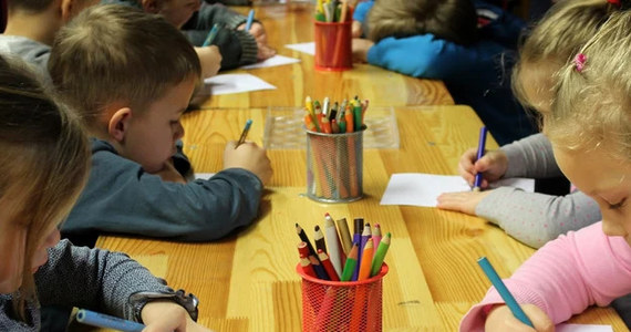 Tylko w ubiegłym roku przebadano około 1800 dzieci, stwierdzając problemy logopedyczne u 70 procent z nich. To efekt Miejskiego Programu Profilaktyki Logopedycznej, który we Wrocławiu jest realizowany od 20 lat. Obecnie bierze w nim udział prawie 3,5 tysiąca wrocławskich maluchów.